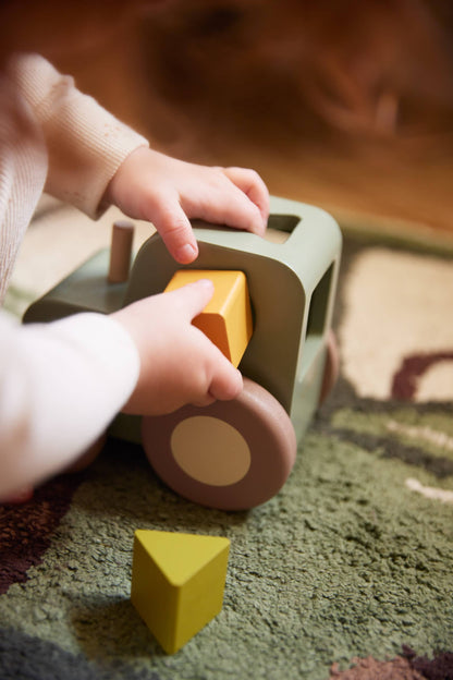 Filibabba Traktor zum Hinterherziehen mit Steckspiel
